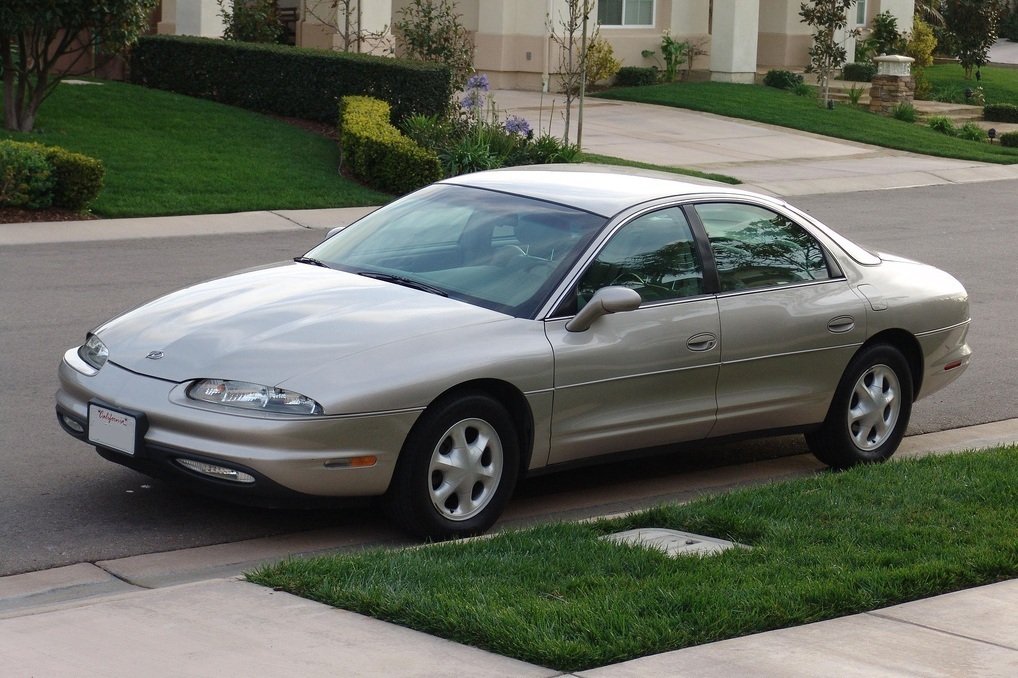 General Motors Oldsmobile Aurora