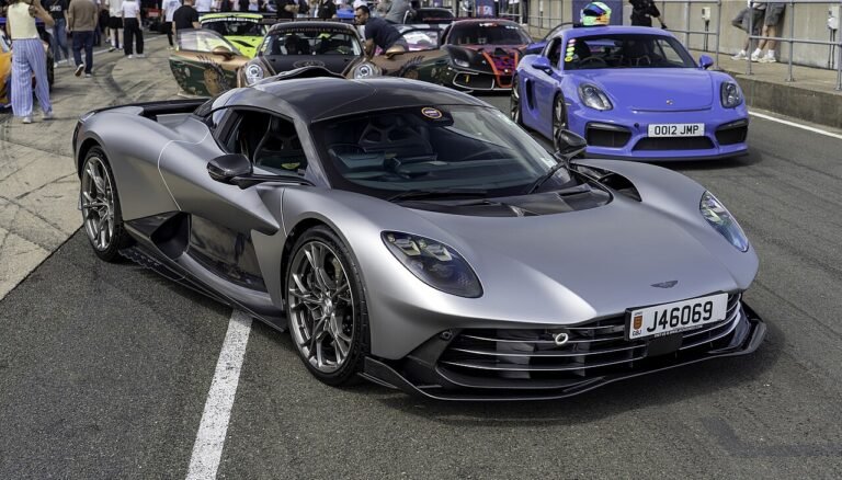 Aston Martin Valhalla