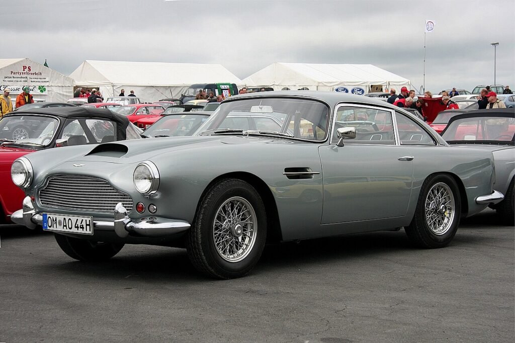 Aston Martin DB4