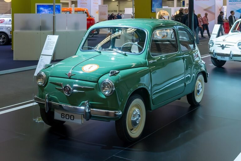 SEAT 600